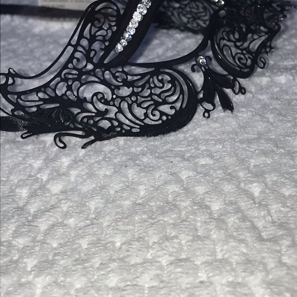 Mask - Picture 10 of 11